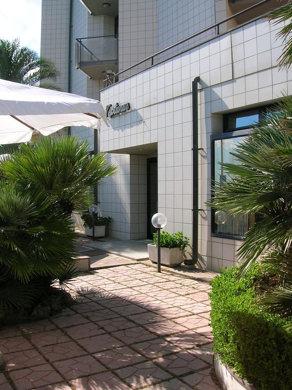 Hotel Neptunus 네뚜노 외부 사진