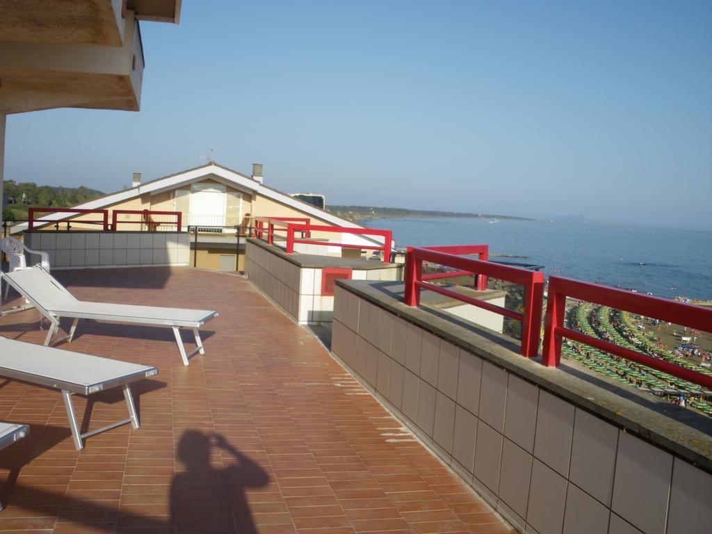 Hotel Neptunus 네뚜노 외부 사진