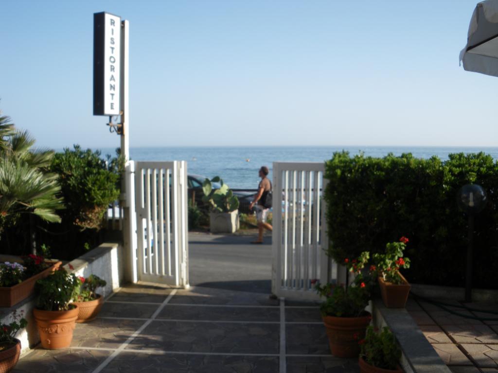 Hotel Neptunus 네뚜노 외부 사진