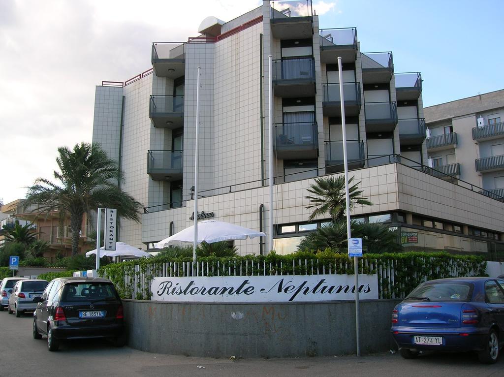 Hotel Neptunus 네뚜노 외부 사진