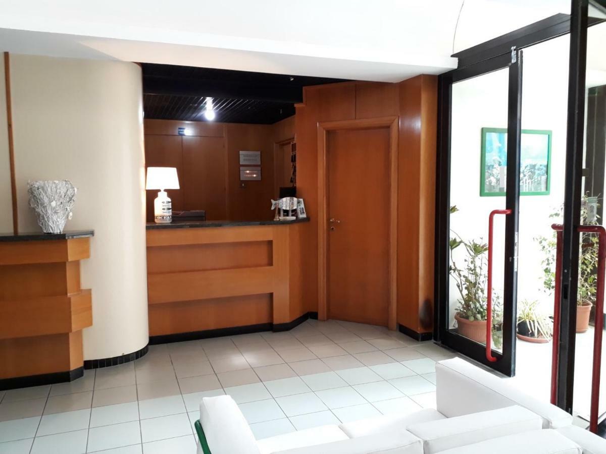 Hotel Neptunus 네뚜노 외부 사진