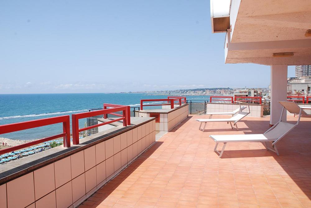 Hotel Neptunus 네뚜노 외부 사진