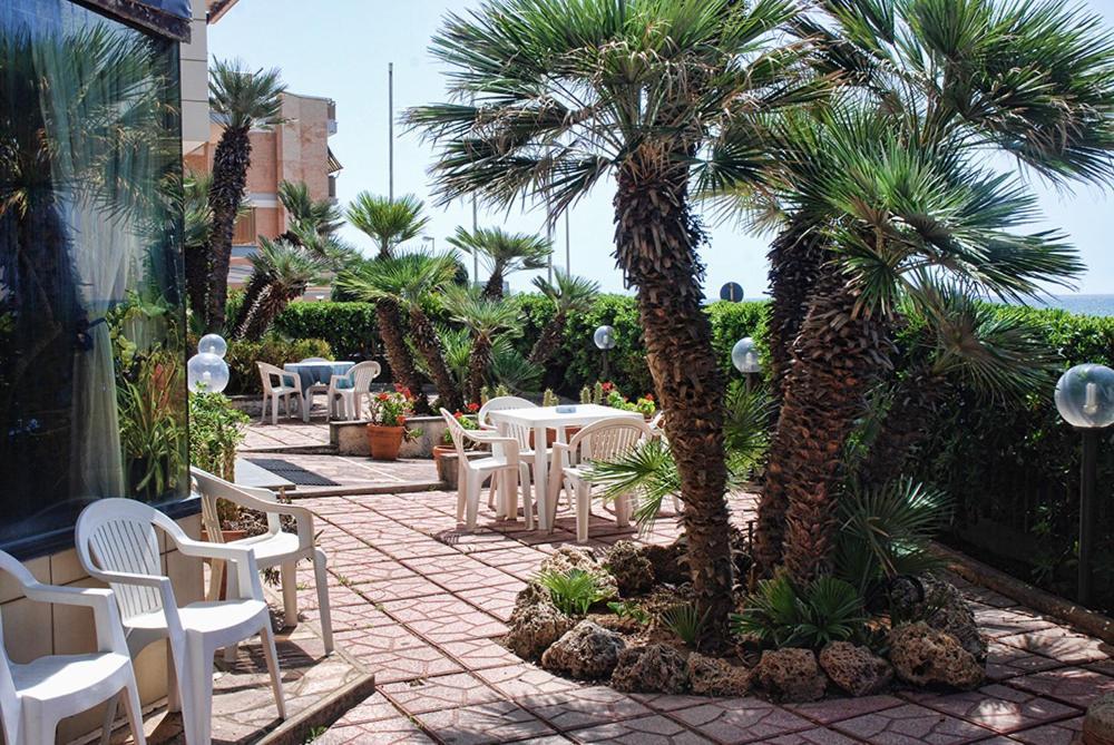 Hotel Neptunus 네뚜노 외부 사진