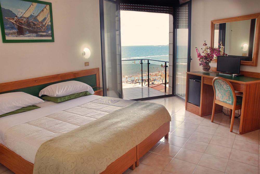 Hotel Neptunus 네뚜노 외부 사진